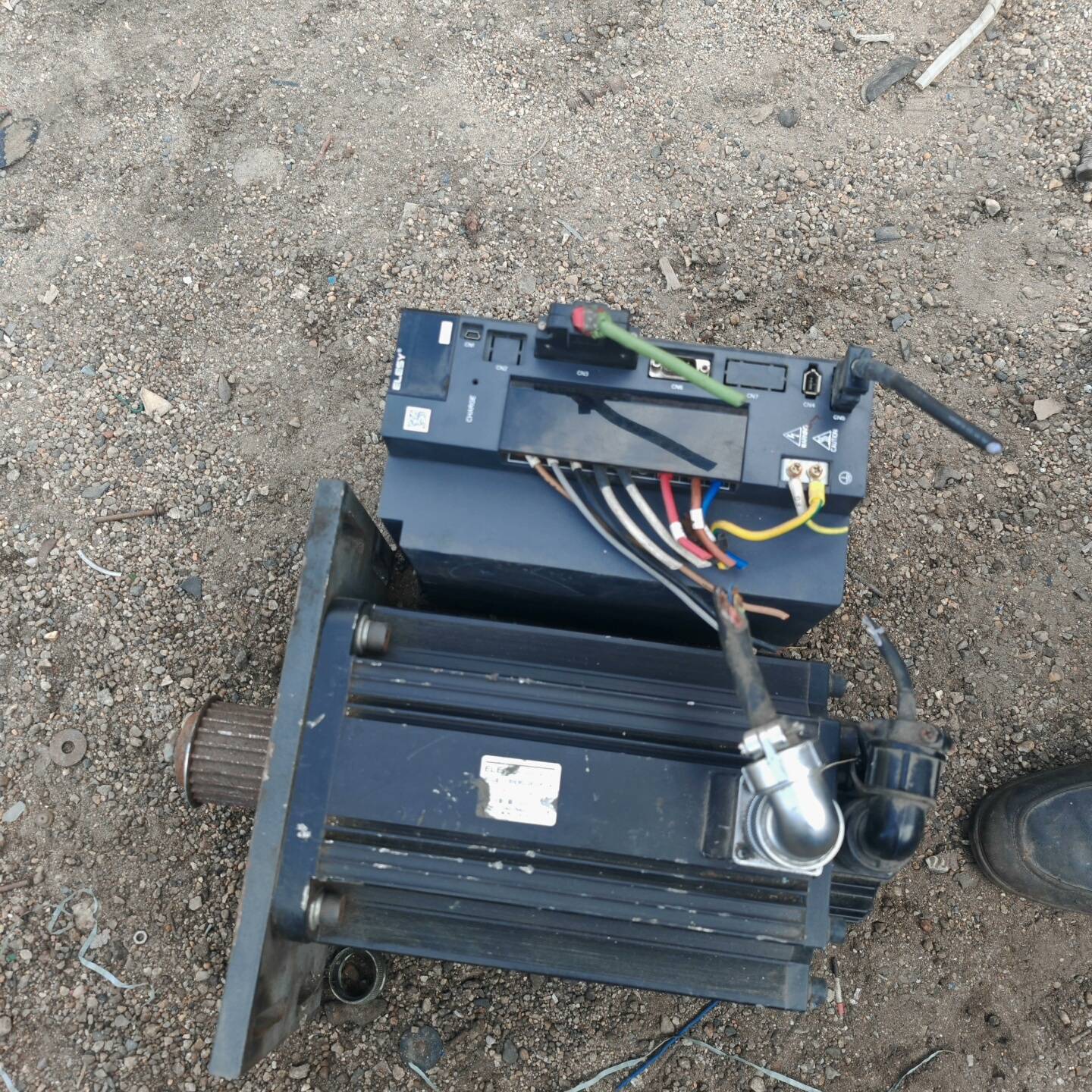 伊莱斯伺服驱动器ES2-021TP-B，配套电机型号180E