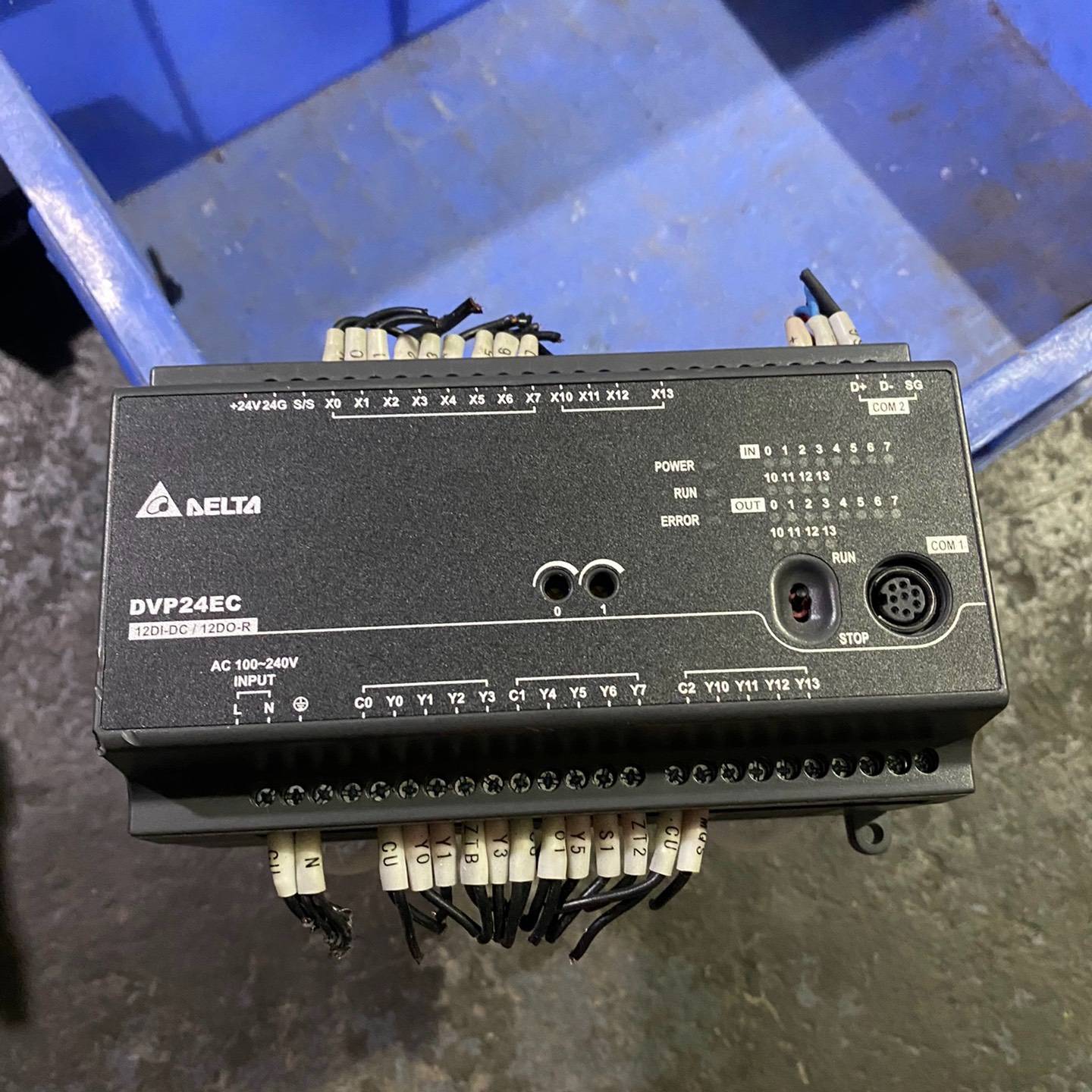 DVP24EC00R3 台达PLC外观成色如图 有点点磕碰