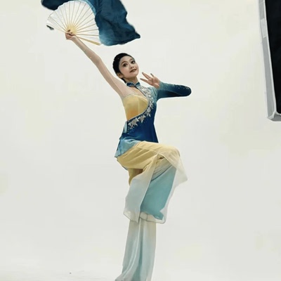 广场舞套装中国风飘逸演出服