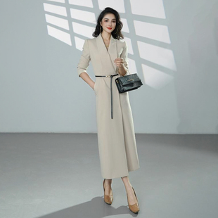 杏白色职业连衣裙女2026新款气质女神范长袖西装裙收腰显瘦工作裙