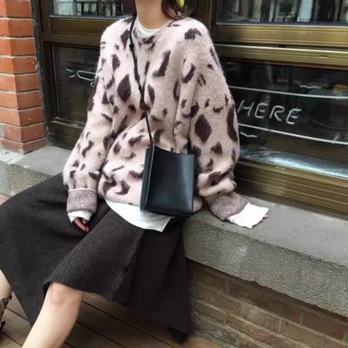 秋冬慵懒风加厚长袖豹纹毛衣女士宽松套头马海毛拼接单件圆领通勤