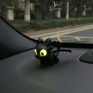 无牙仔车载摆件驯龙高手夜煞酷飒翅膀会动发光公仔书包挂件钥匙扣