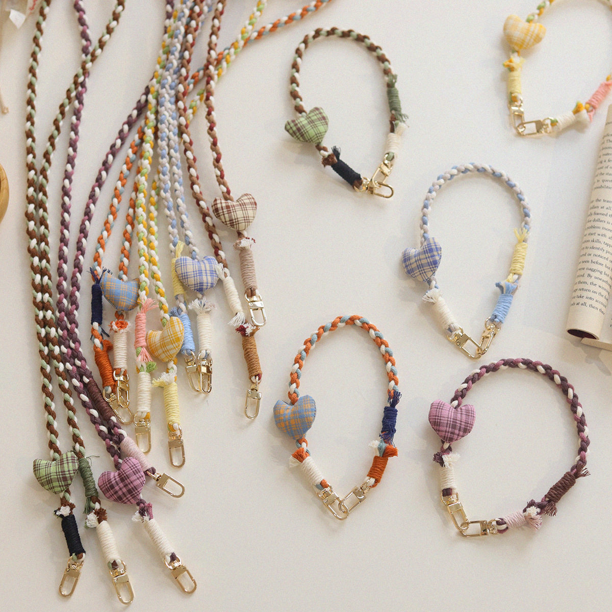 格子布爱心手机挂绳撞色包带