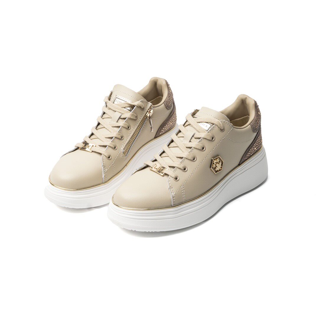 出口外贸小个子运动风厚底小白鞋女系带铆钉装饰轻量板鞋休闲女鞋