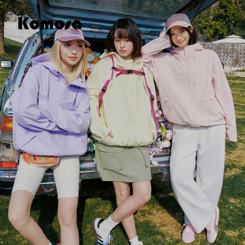 Komosa2026春季新款户外防泼水连帽夹克男女极简冲锋衣青少年外套