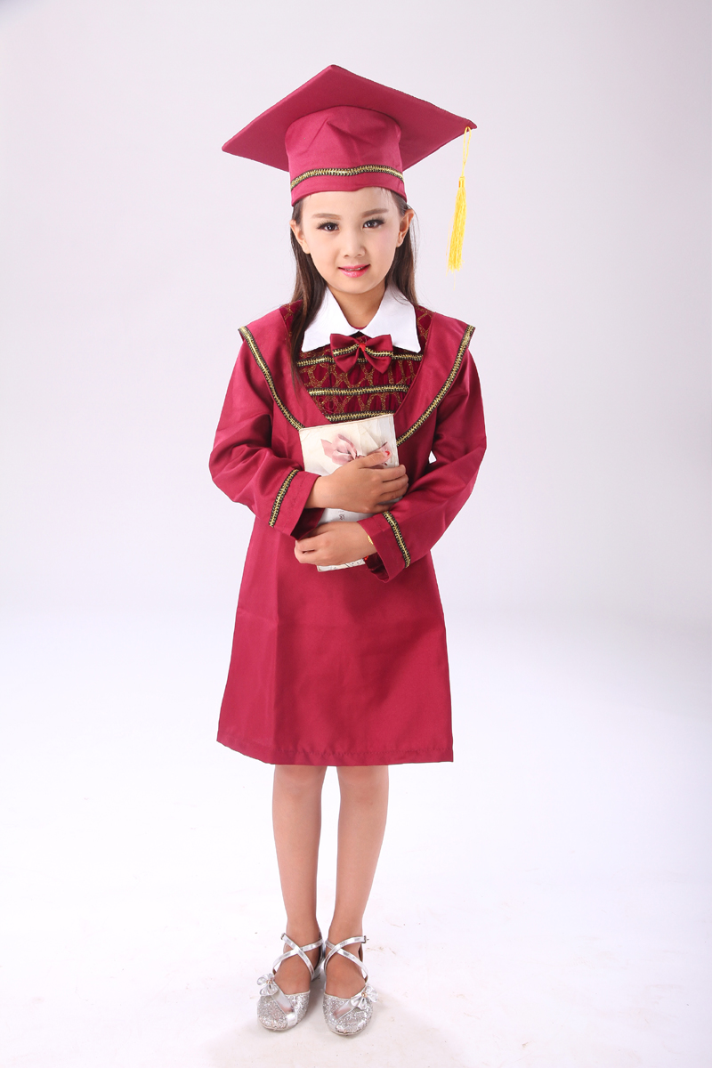 幼儿园小学生毕业照演出博士服