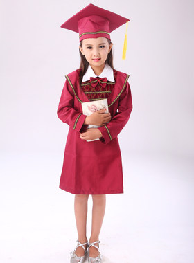 幼儿园小学生毕业照演出博士服