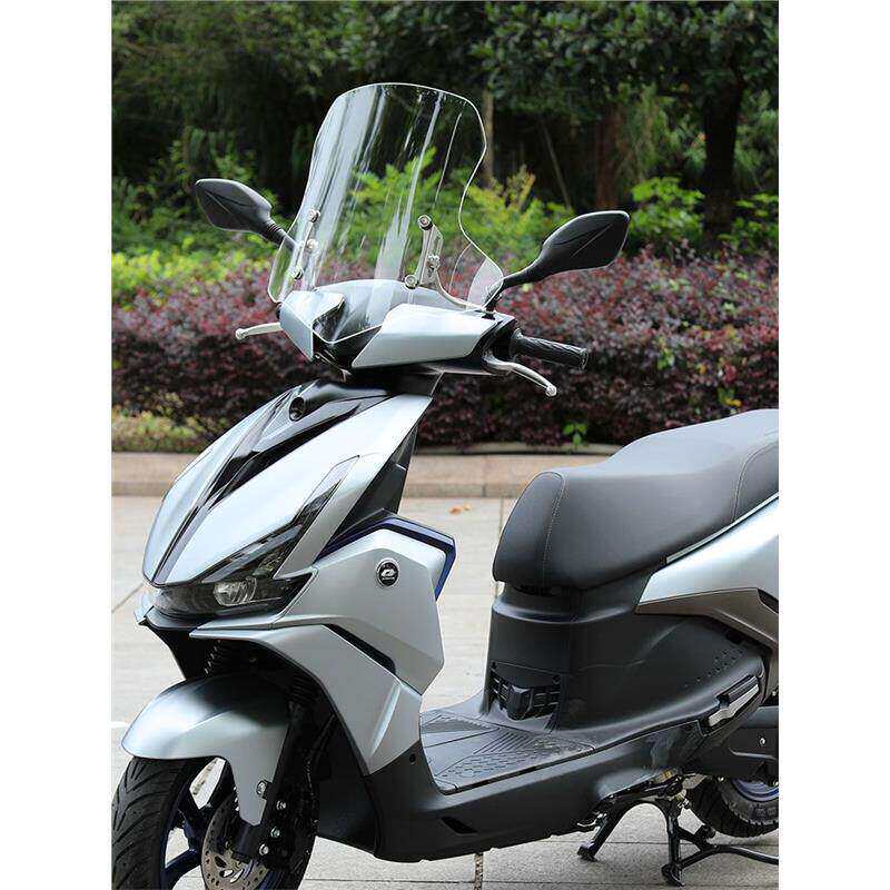 适用钱江QJMOTOR鸿125踏板摩托车前挡风玻璃加厚高清风挡板挡风罩