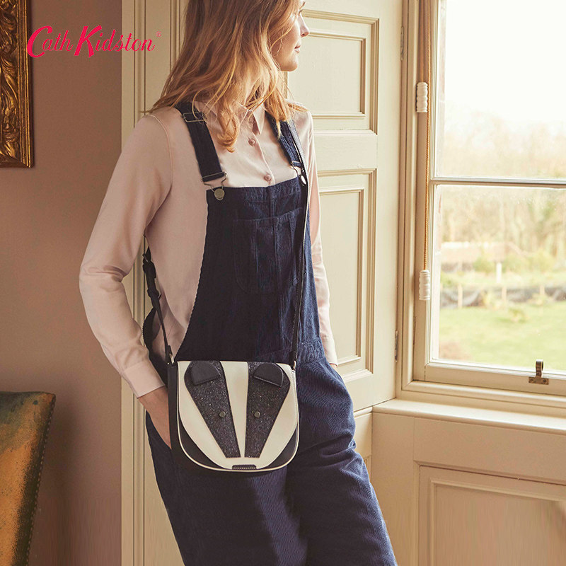 Cath Kidston秋款贝吉獾造型简约时尚斜挎包 单肩小ck女包