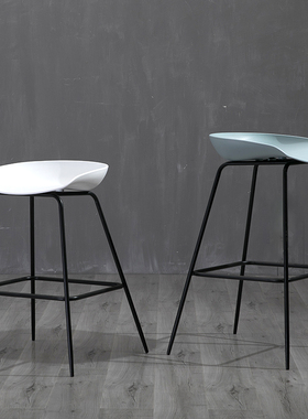 梵辰特价现代简约北欧铁艺组装白色创意吧椅吧凳设计师高脚酒吧椅