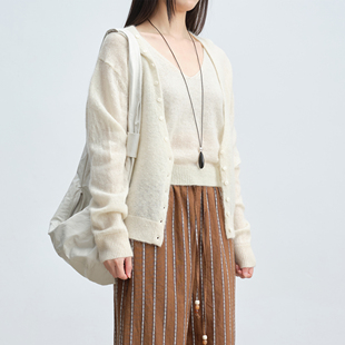 张小某 梨形显瘦定制 大V排扣长袖马海毛针织衫 1CW02Z2554