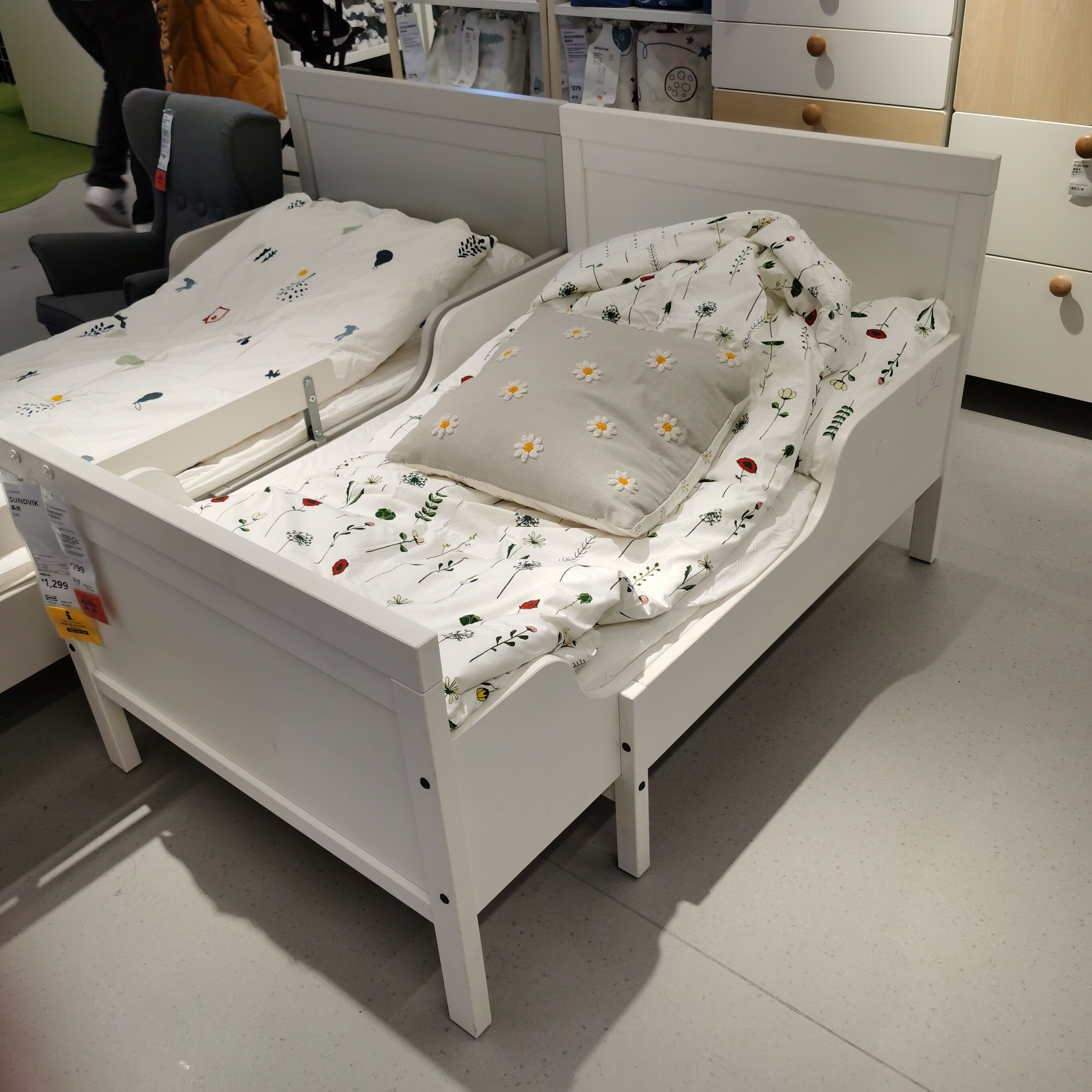 IKEA宜家床桑维儿童床伸缩实木床白色北欧风组装单人床简约