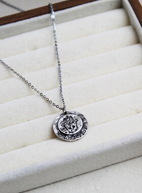 复古银色圆坠锁骨链雕刻小手掌