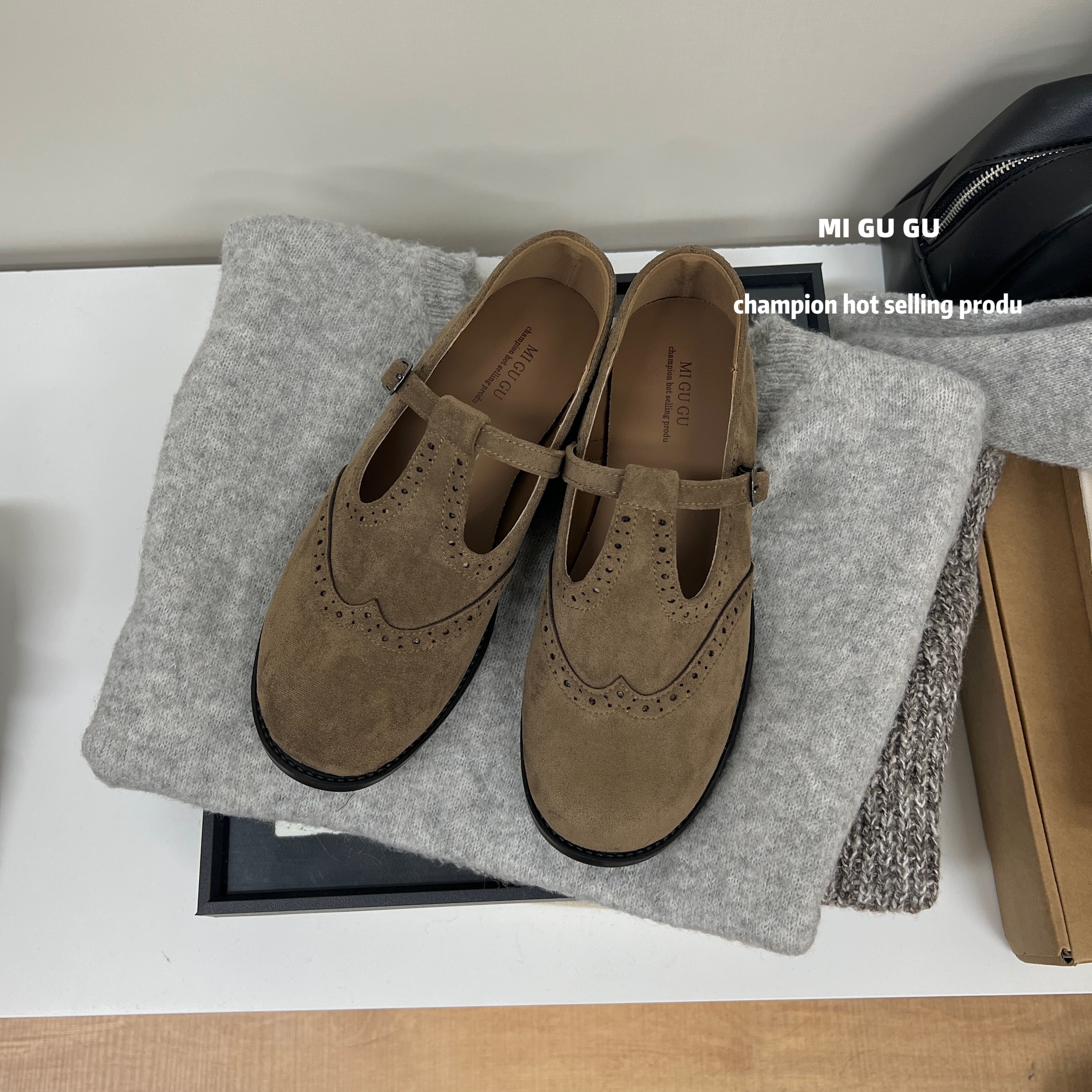 MUMU巴洛克复古雕花T带绒面小皮鞋学院风T带粗跟圆头乐福鞋单鞋女