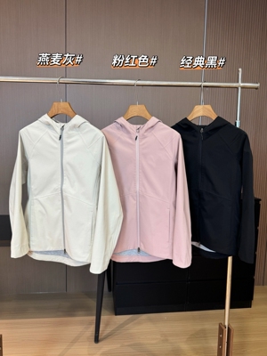 可2026春季新款连帽户外软壳衣外套女运动冲锋衣拉链简约通勤高级