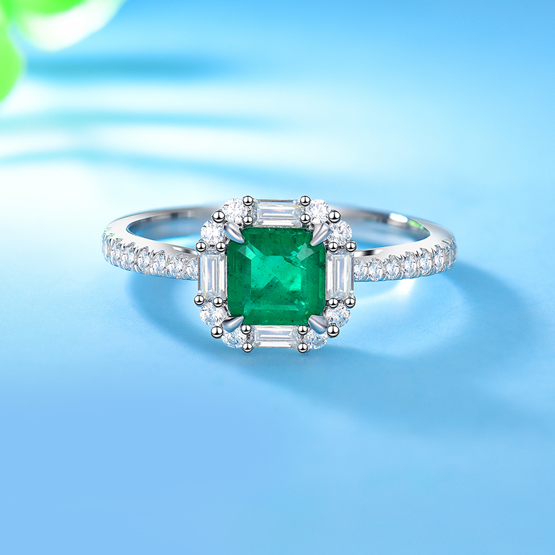 卓蝶珠宝小清新镀白金祖母绿戒指