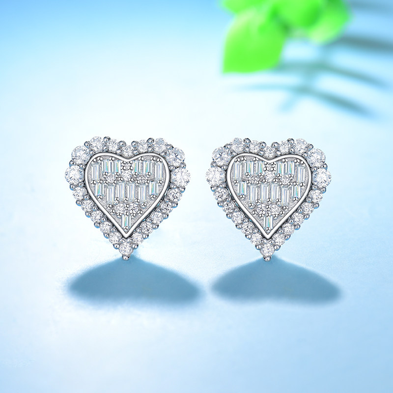 卓蝶珠宝梯方群镶甜美风桃心耳针