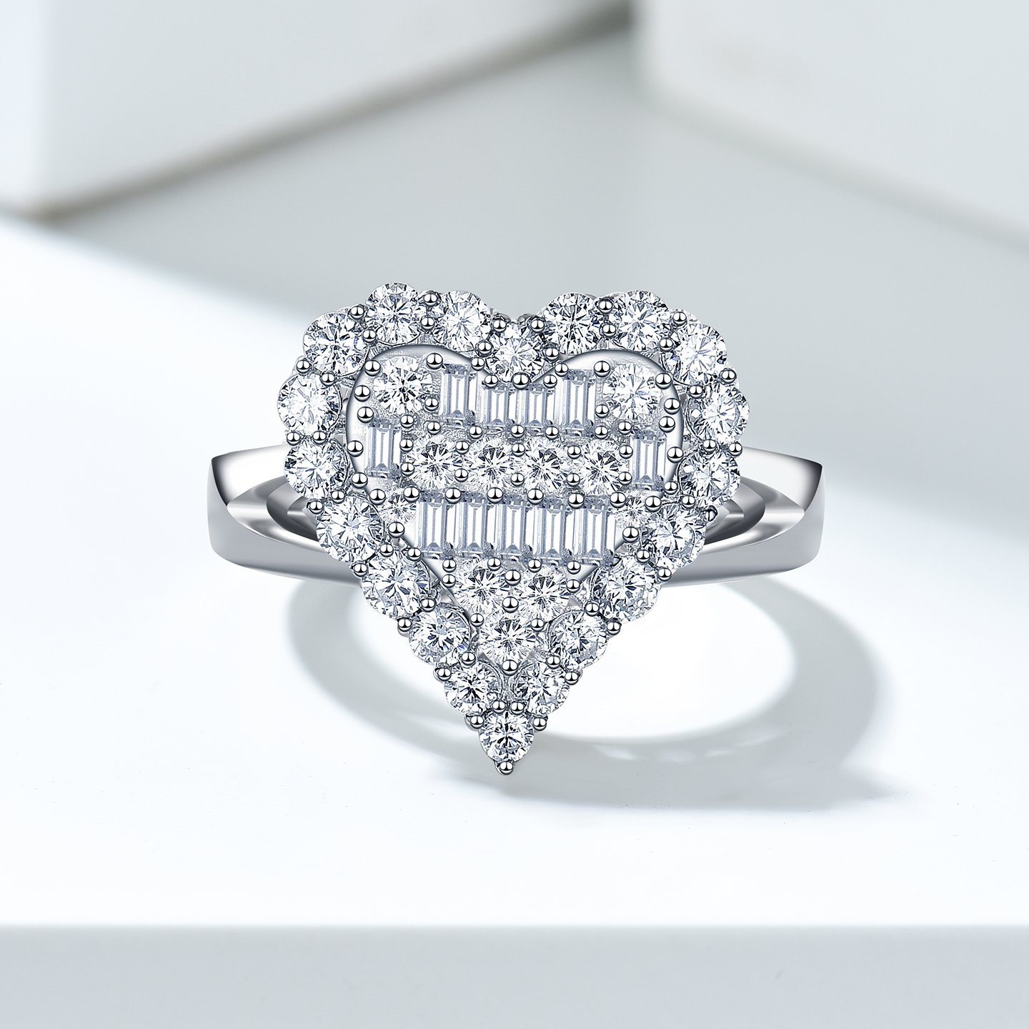 卓蝶珠宝纯银镀白金满镶钻桃心戒指女甜美气质心形钻戒送女友礼物