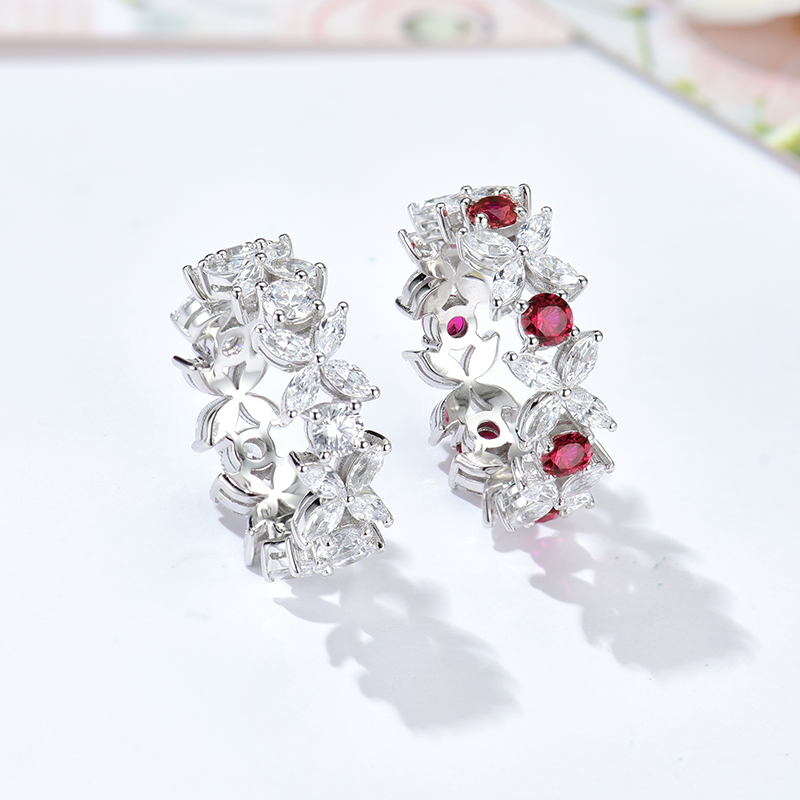 卓蝶珠宝镀白金四叶草宝石钻戒女