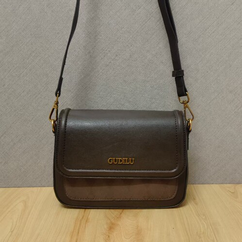 高颜值轻奢复古百搭简约小方包女2026新款多隔层通勤单肩斜挎包潮