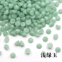 20 кусочков светло -зеленого нефрита