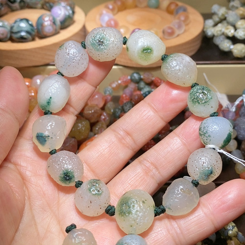 天然绿草花