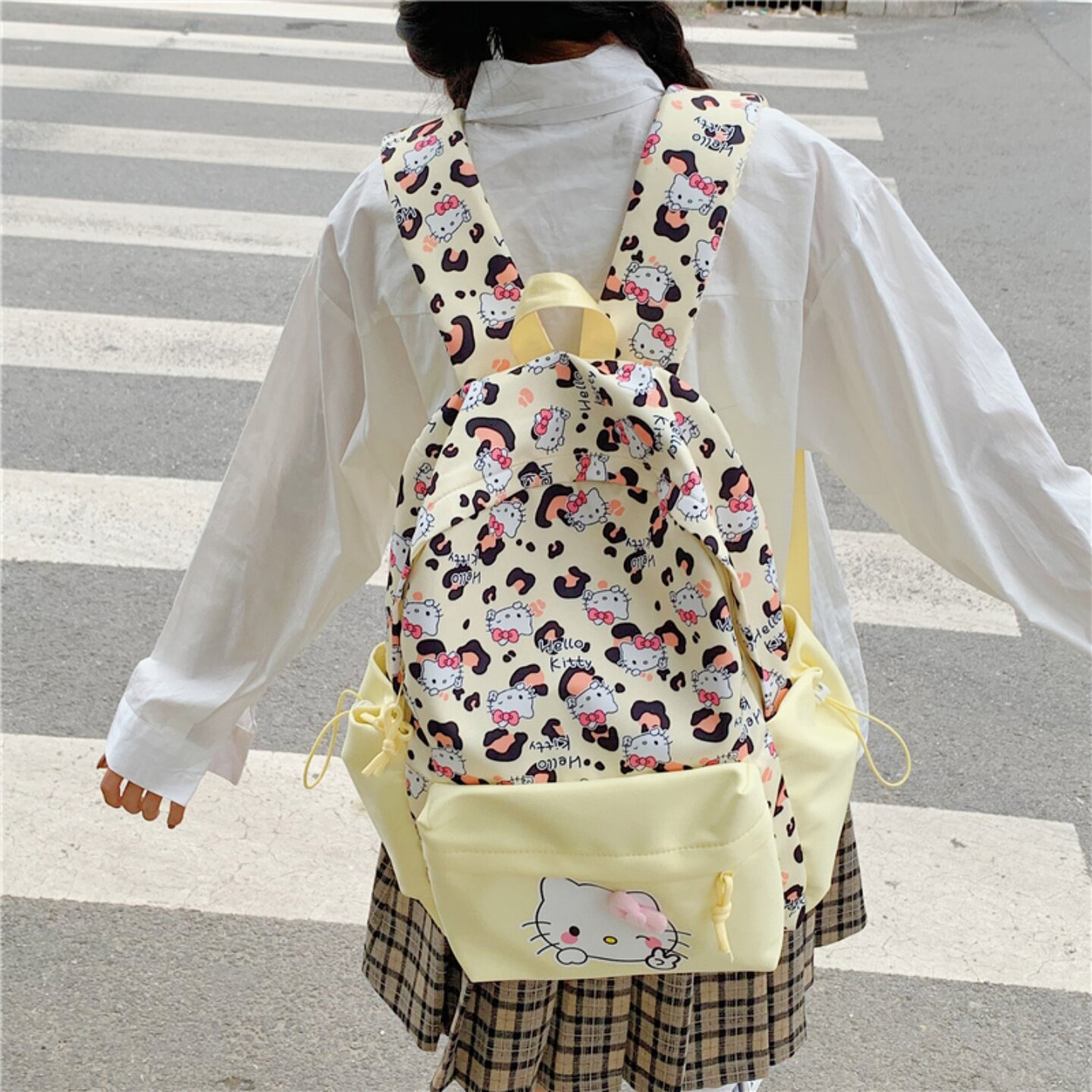 日系新款大容量书包初中女孩可爱高颜值双肩包高中生通勤轻便背包