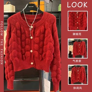 今年流行漂亮高级感软糯红色毛衣女2023春秋新款慵懒风短款针织衫