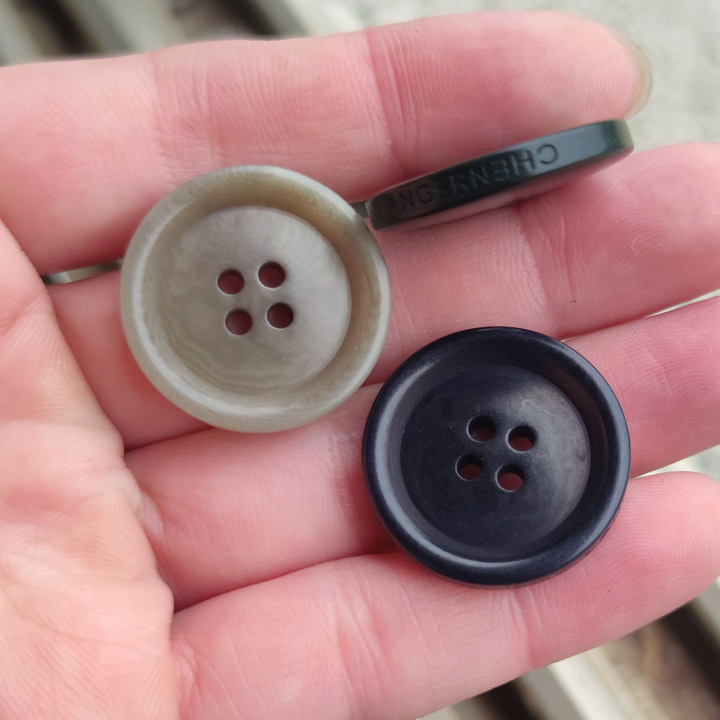 高档简约温润质感大衣风衣外套天然果实纽扣子侧边刻字母钮扣