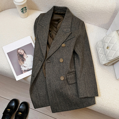 灰色人字纹毛呢西装外套