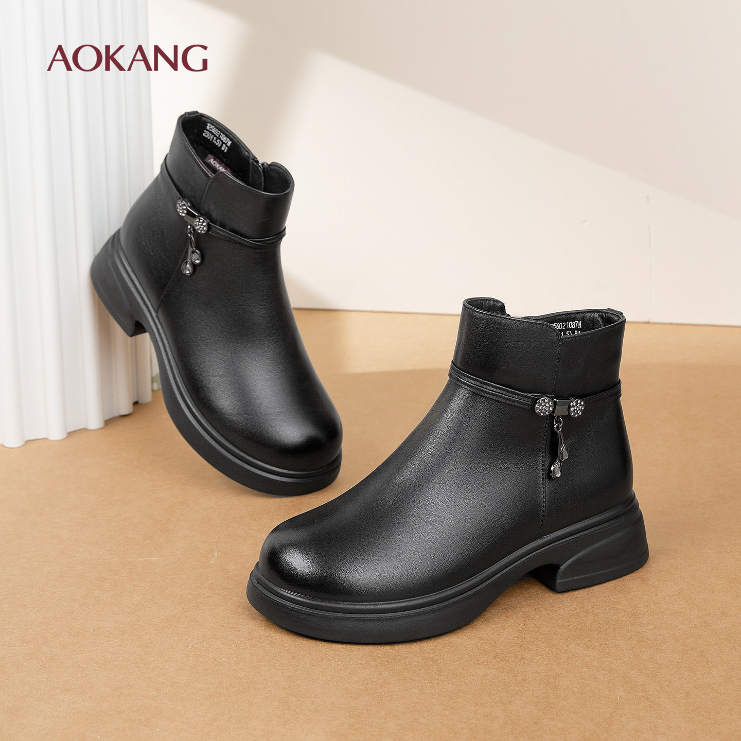 奥康 女鞋2025冬季新款真皮中年妈妈短靴加绒保暖舒适棉鞋N