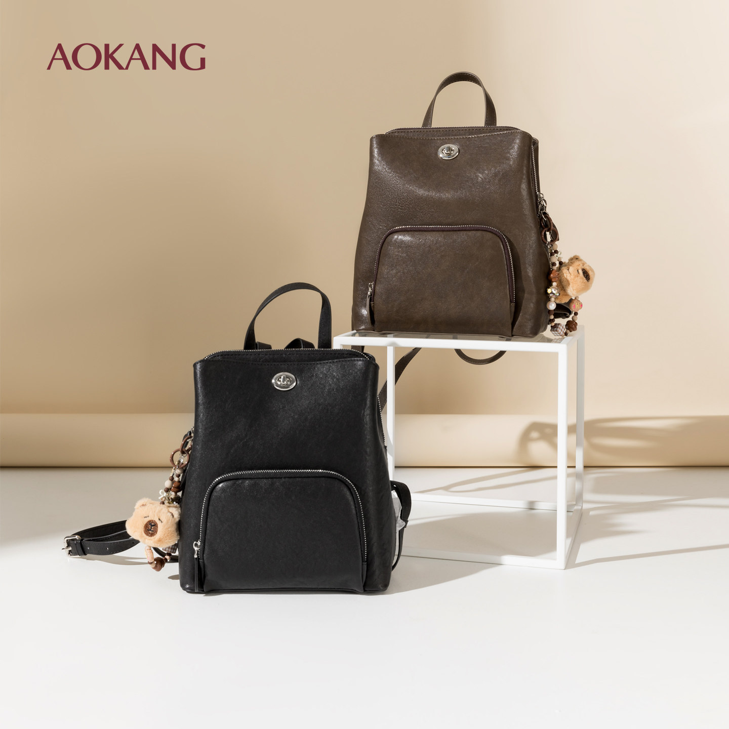 奥康女包冬季新款复古双肩包女简约通勤大容量黑色背包