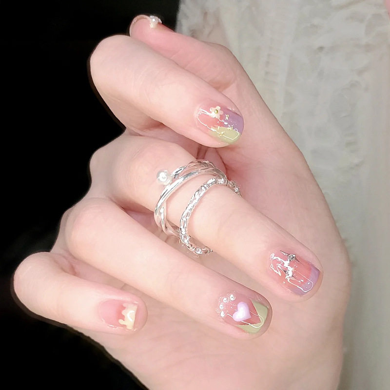 穿戴甲2024年新款夏天美甲成品短款绿色法式爱心指甲贴片辣妹甲片