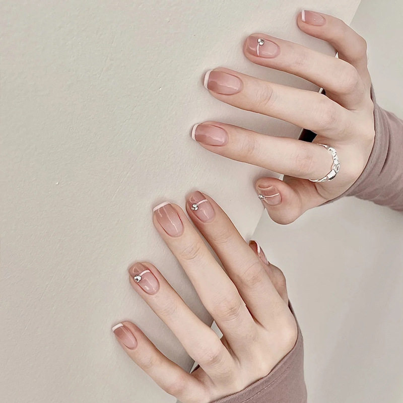 手工穿戴甲短款网红爆款白色法式渐变晕染美甲成品指甲贴片假指甲