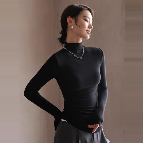 佐梦依两侧收腰显瘦打底衫