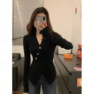 佐梦依不规则交叉毛衣