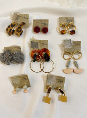 日本购回日本制kaza耳环耳钉时尚个性款豹纹毛球小众不撞款折扣出