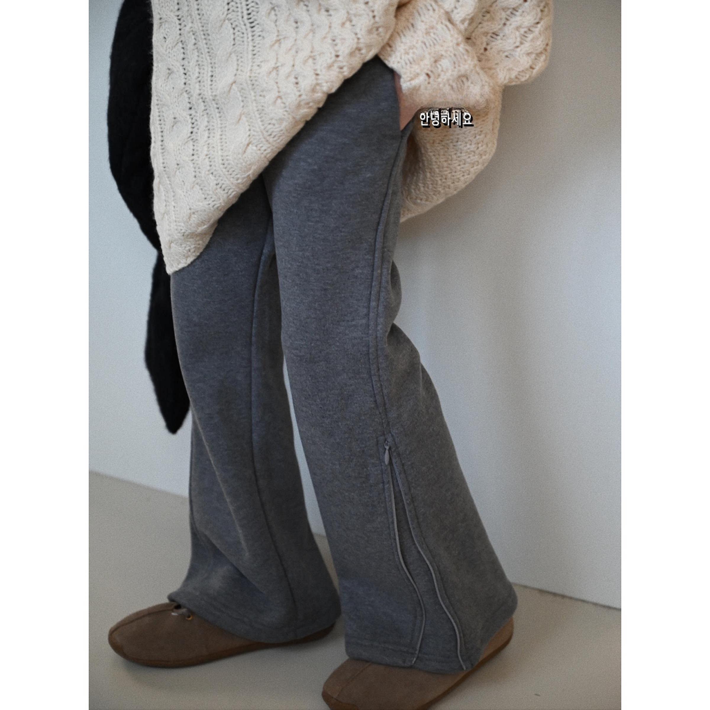 女童卫裤春秋2025秋冬运动裤洋气微喇喇叭裤保暖加绒宝宝儿童裤子