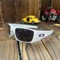 White Frame, Black Lens