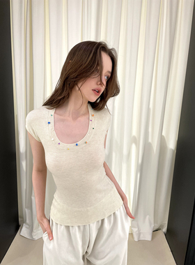 [GINGER]BabesoQ夏日甜甜圈手缝彩珠领子珍珠热辣U领针织短袖上衣