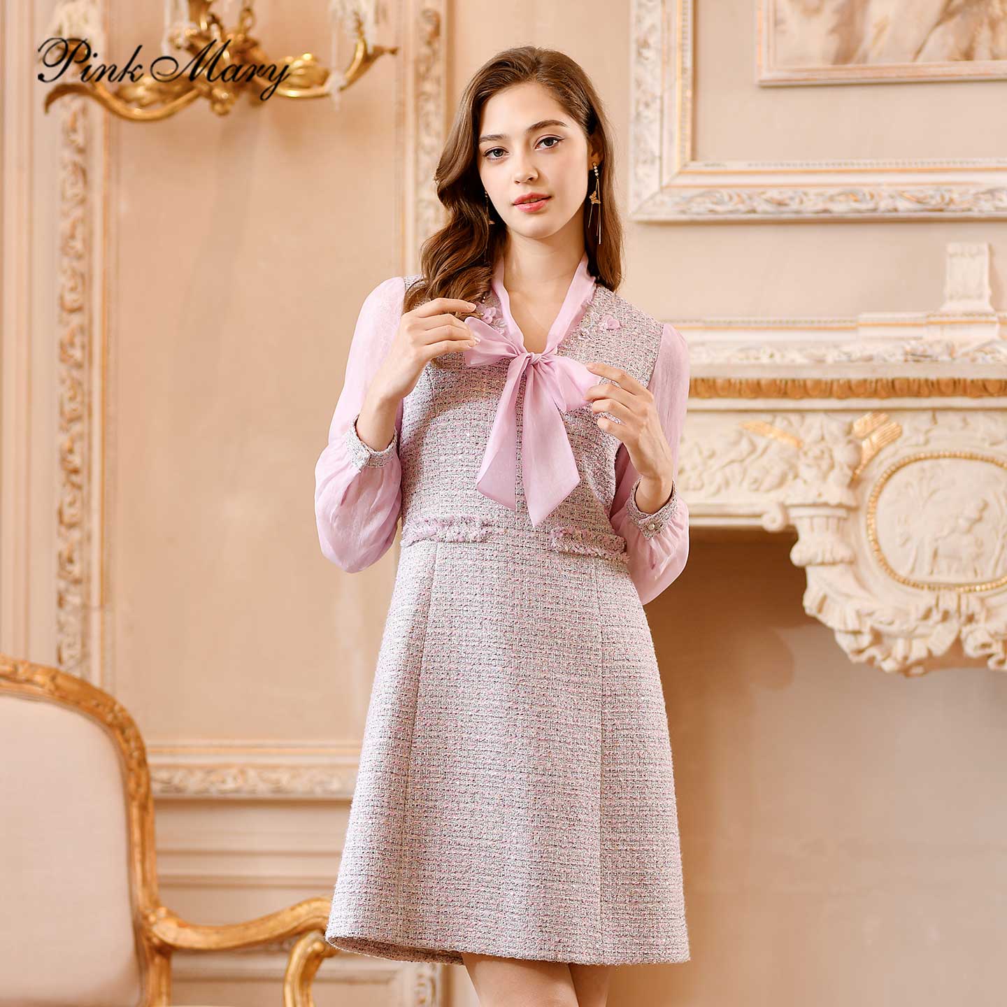 粉红玛琍连衣裙女2025秋冬新款优雅舒适时尚系带V领中裙PMAOW5577