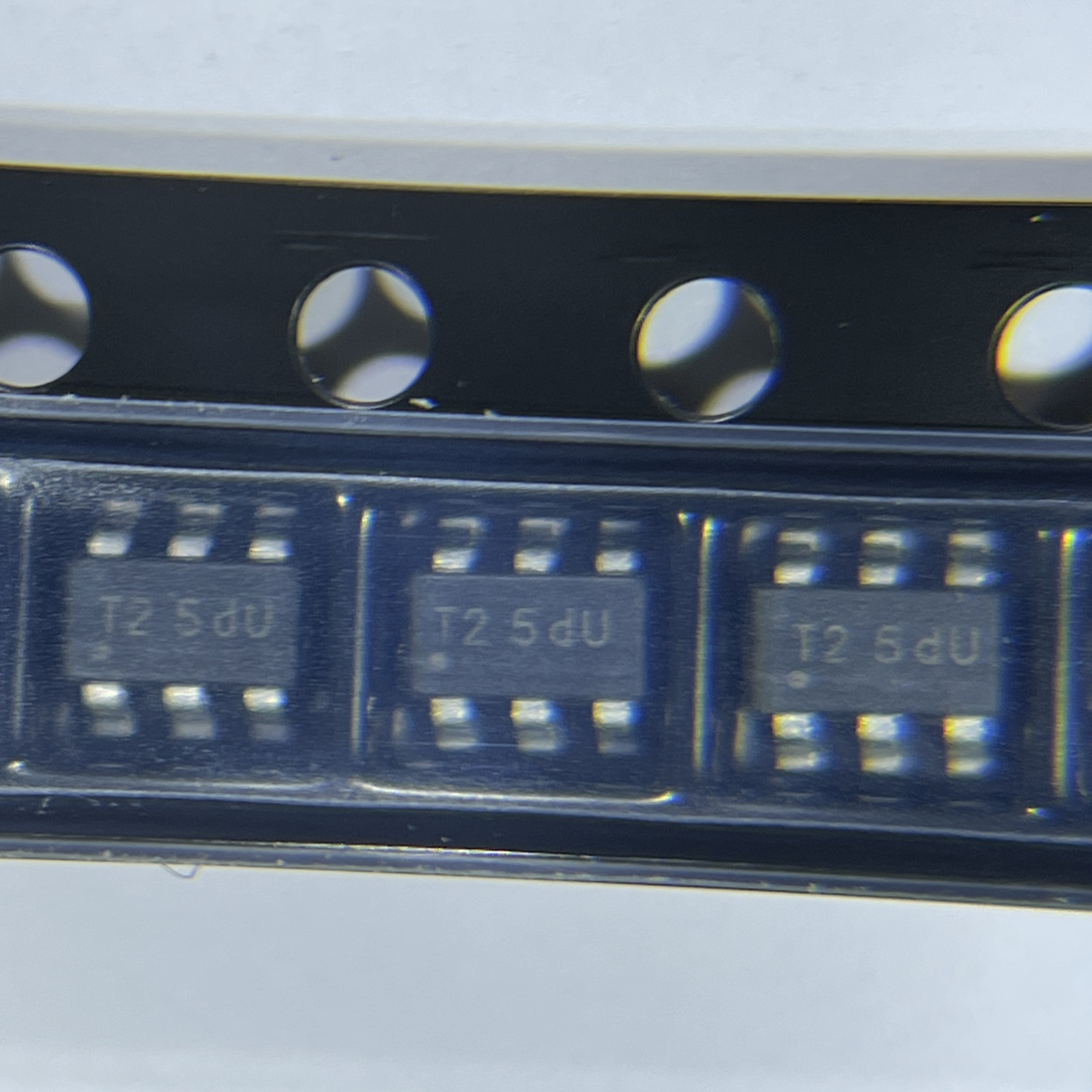 AP63200WU-7 全新原装进口DIODES 丝印T2 贴片TSOT23-6电源IC芯片