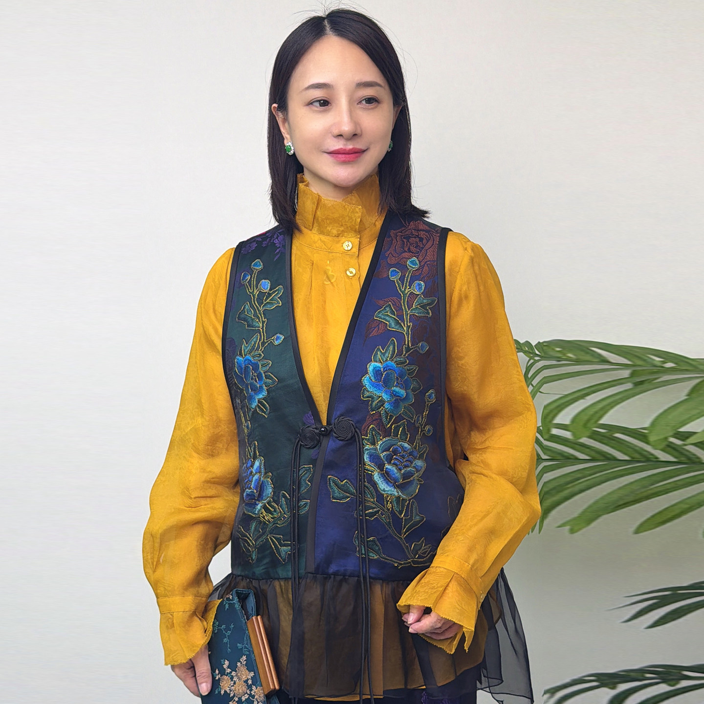 新中式V领老缎马甲刺绣花卉马甲女国风桑蚕丝提花背心上衣