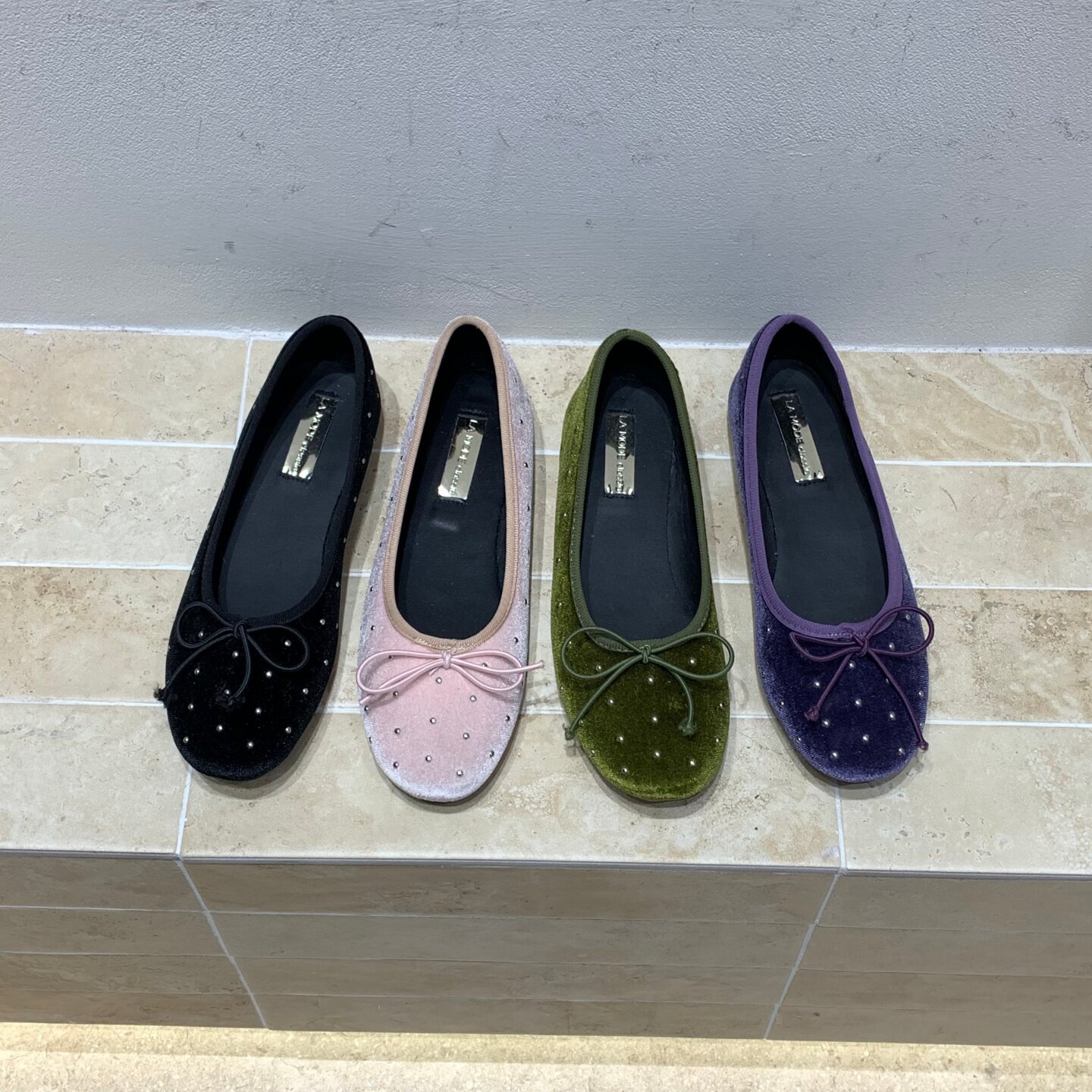 法式复古丝绒铆钉芭蕾舞鞋女2026新款浅口配裙子蝴蝶结芭蕾鞋瓢鞋