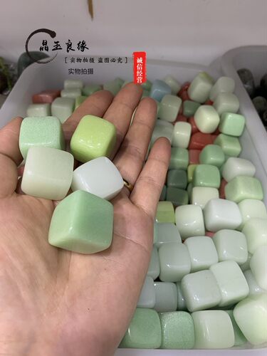 夜光石遇光发亮方块夜明珠圆球碎石鱼缸花盆水晶手工滴胶把玩包邮 - 封面