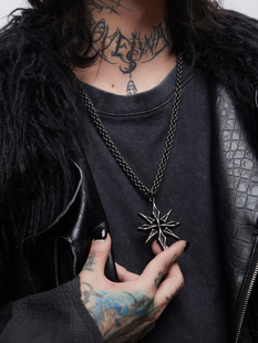 LOVEISWAR 原创朋克哥特风小众重工十字架项链亚文化 城堡落叶