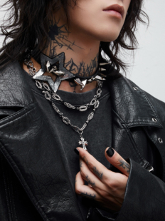 LOVEISWAR 原创朋克y2k暗黑风十字架镶钻高级重工项链 星环黑钻