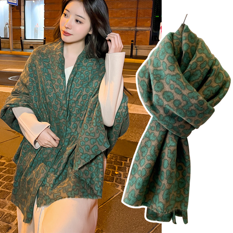 绿色豹纹围巾外搭大披肩斗篷披风两用女秋冬季毛毯子妈妈护颈围脖