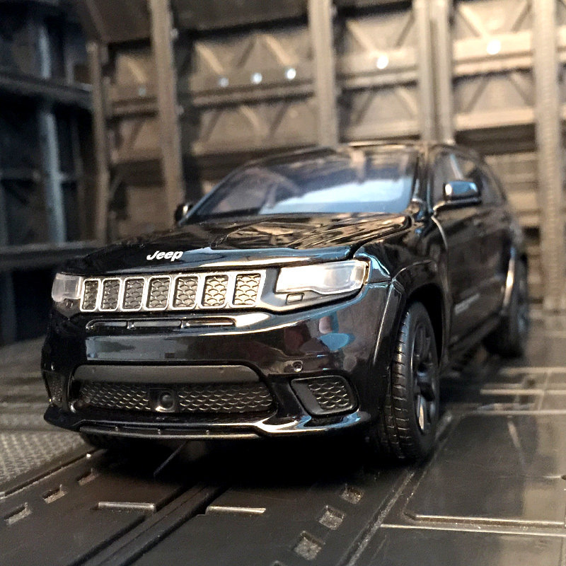 1:32仿真jeep大切诺基赛道鹰越野车模型城市suv金属摆件玩具汽车