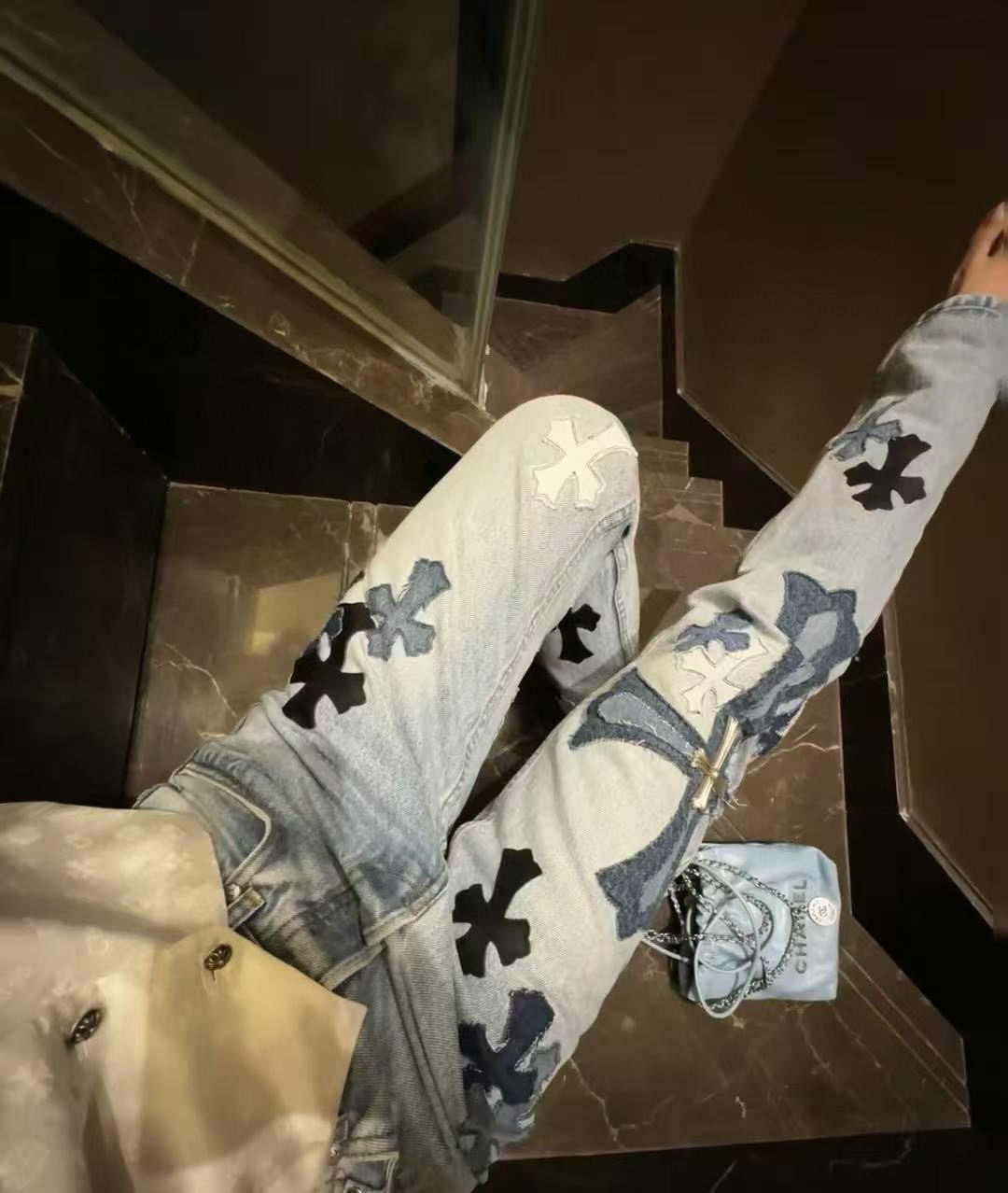 镀银克十字架牛仔裤男女同款浅灰色真皮贴皮直筒破坏裤子做旧